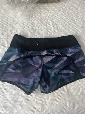 Lululemon Women’s Purple Geometric Athletic Shorts sz4